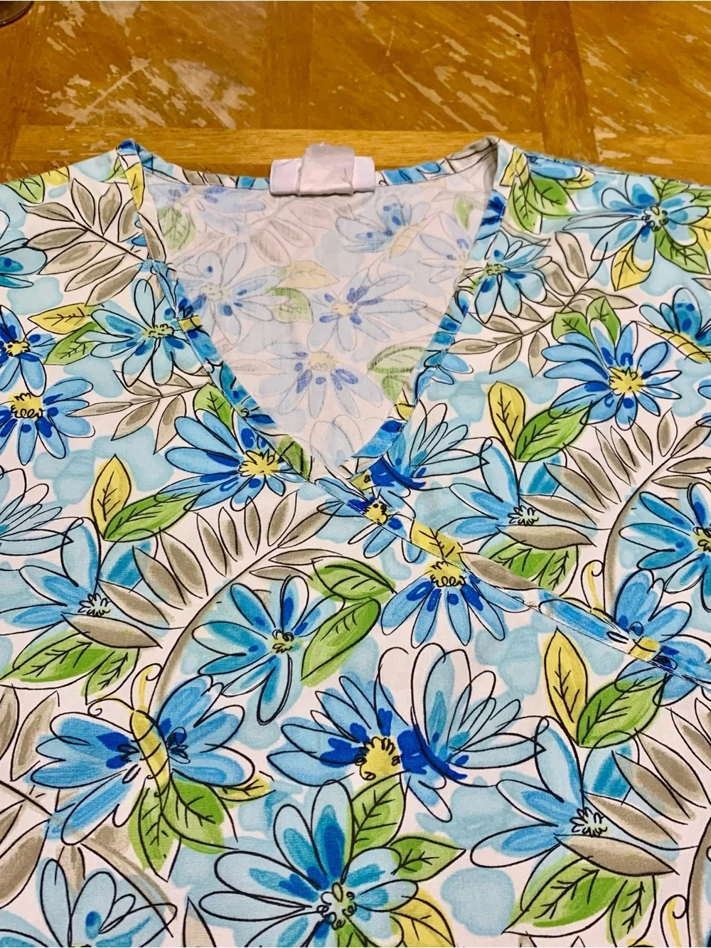 Stars of Best Medical V-Neck Blue Flower Scrub Top - Size 2X